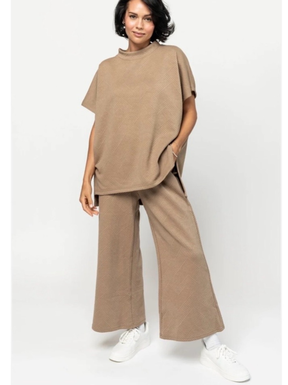 Women's Textured Short-Sleeve Top and cropped pants outfit